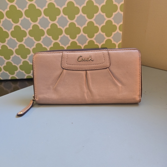 COACH EUC Pearlescent Gold Leather Continental Full Zip Wallet Vintage - Picture 3 of 13